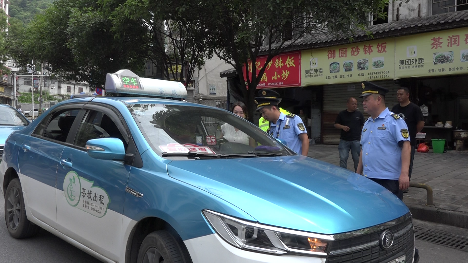 高考在即  湘西古丈“爱心送考”车队整装待发