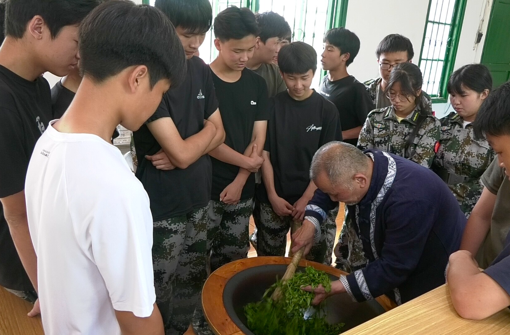 古丈毛尖茶制作技艺走进职校，促进非遗传承与发展