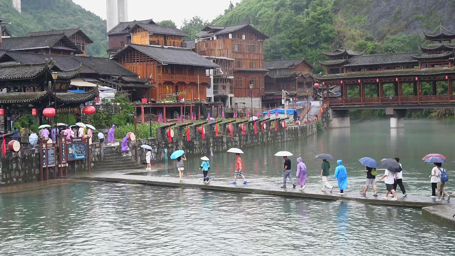 墨戎苗寨迎暑期旅游热潮 非遗体验引客来