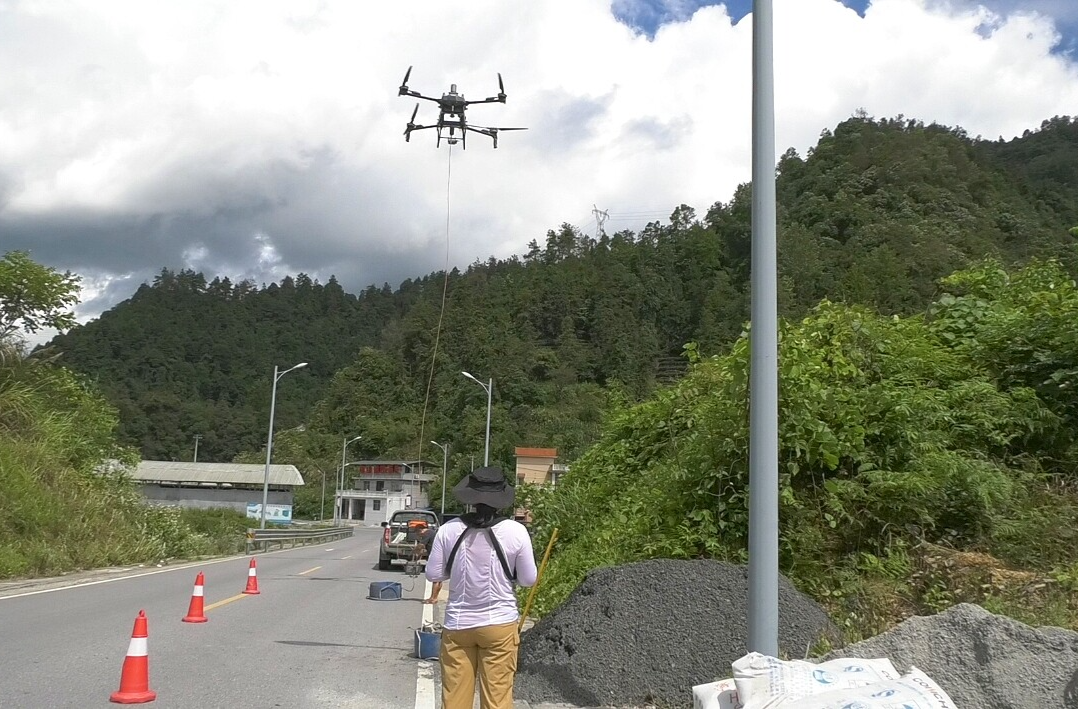 無人機(jī)化身“空中騾馬”  開辟山區(qū)運(yùn)輸新模式