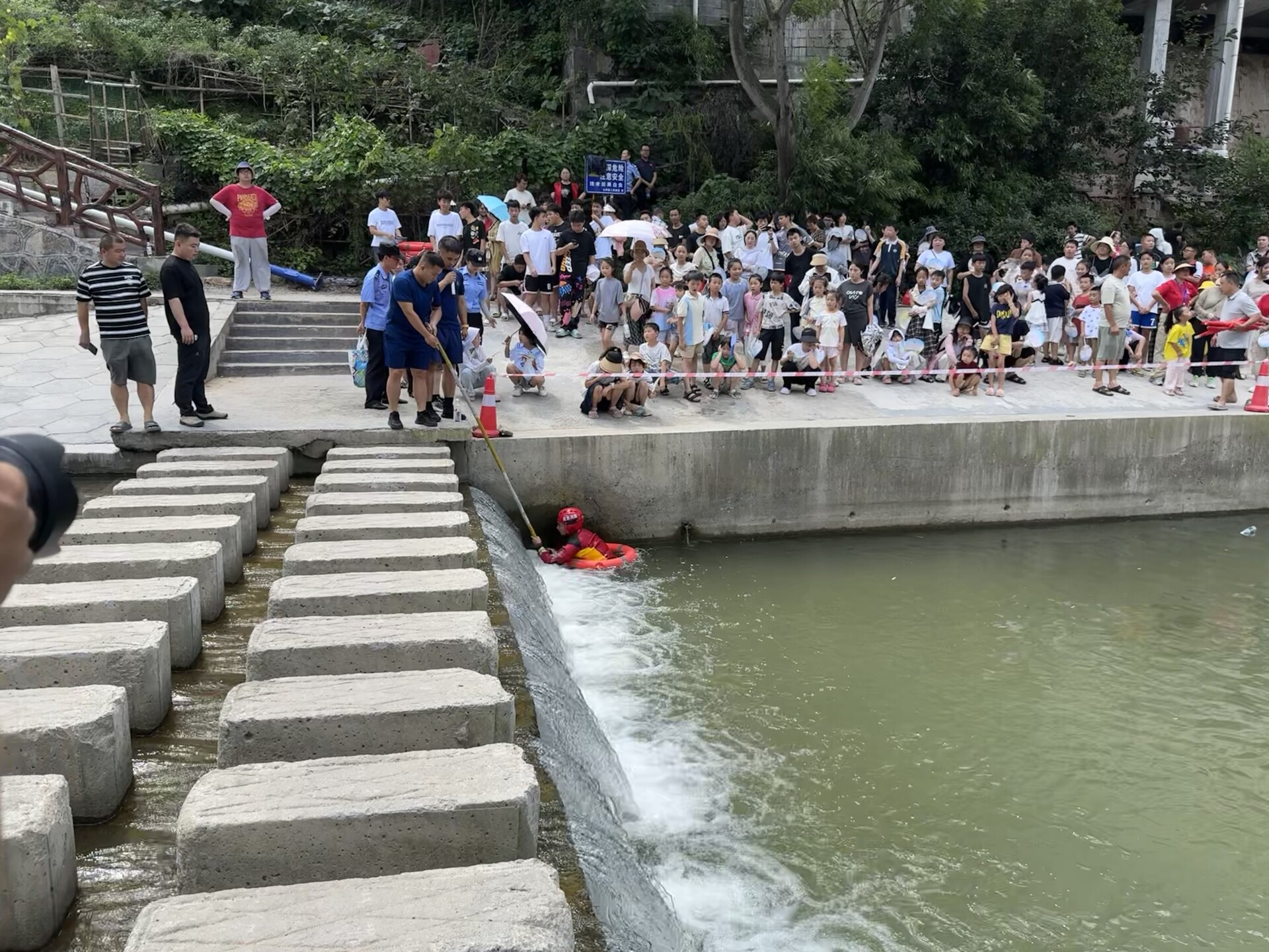古阳镇防溺水演练：实操课堂里的“生命教育”