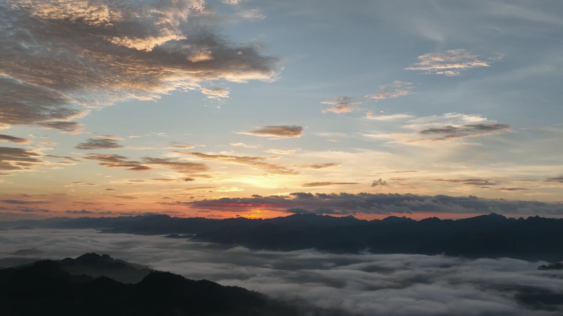 古丈仲夏奇观：高山云海霞光织锦