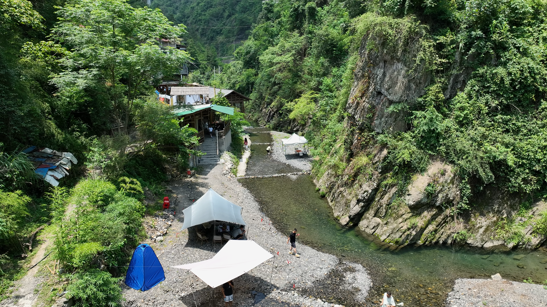 湘西古丈：亲水游催热“清凉经济” 临水民宿受热捧