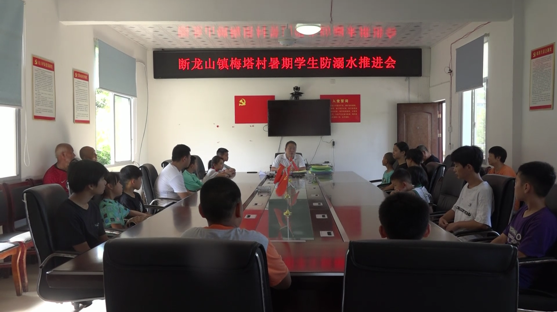 断龙山镇：与家长共同筑牢防溺水“安全堤坝”