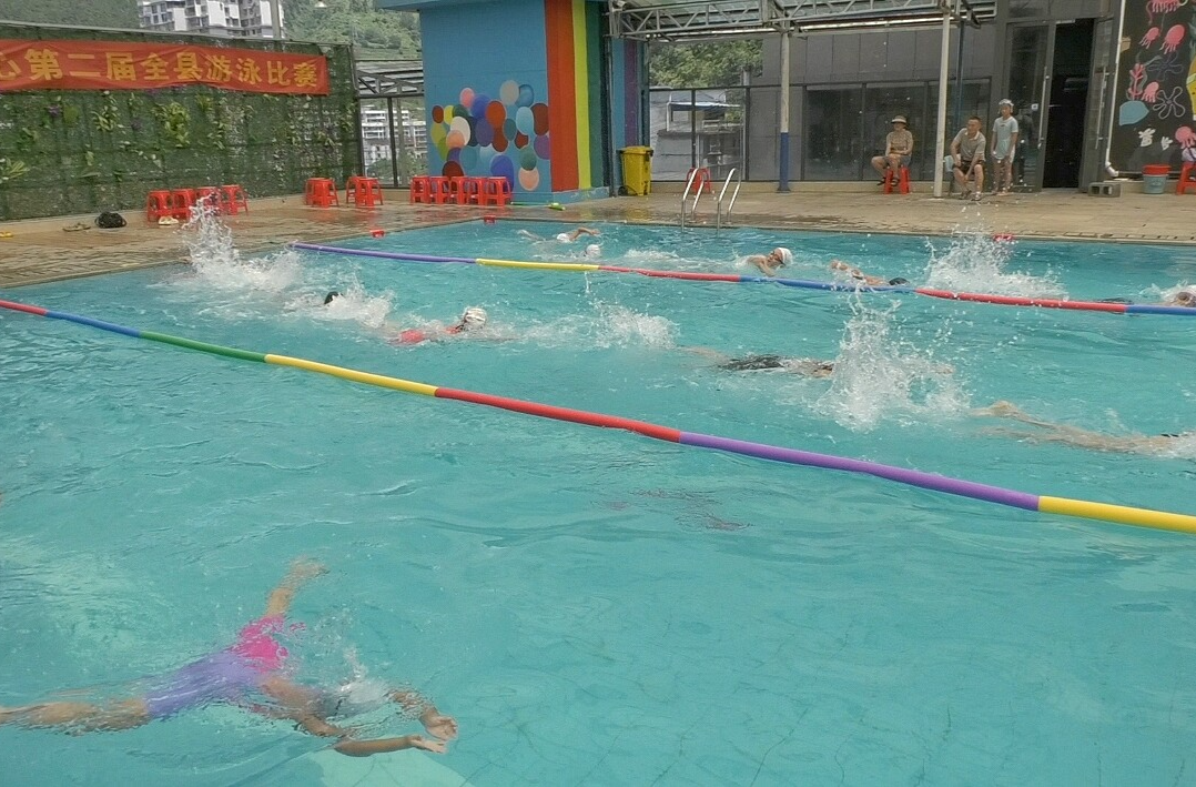 古丈：卓良游泳中心免费开放 学子畅享安全清凉夏日