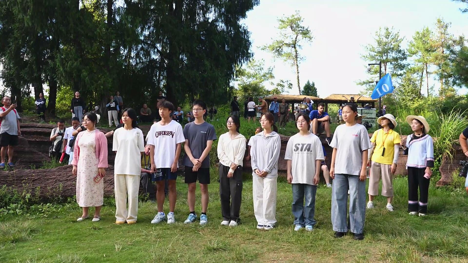 华夏集团再助古丈县学子，红石林公司颁发2025年大学生新生奖励