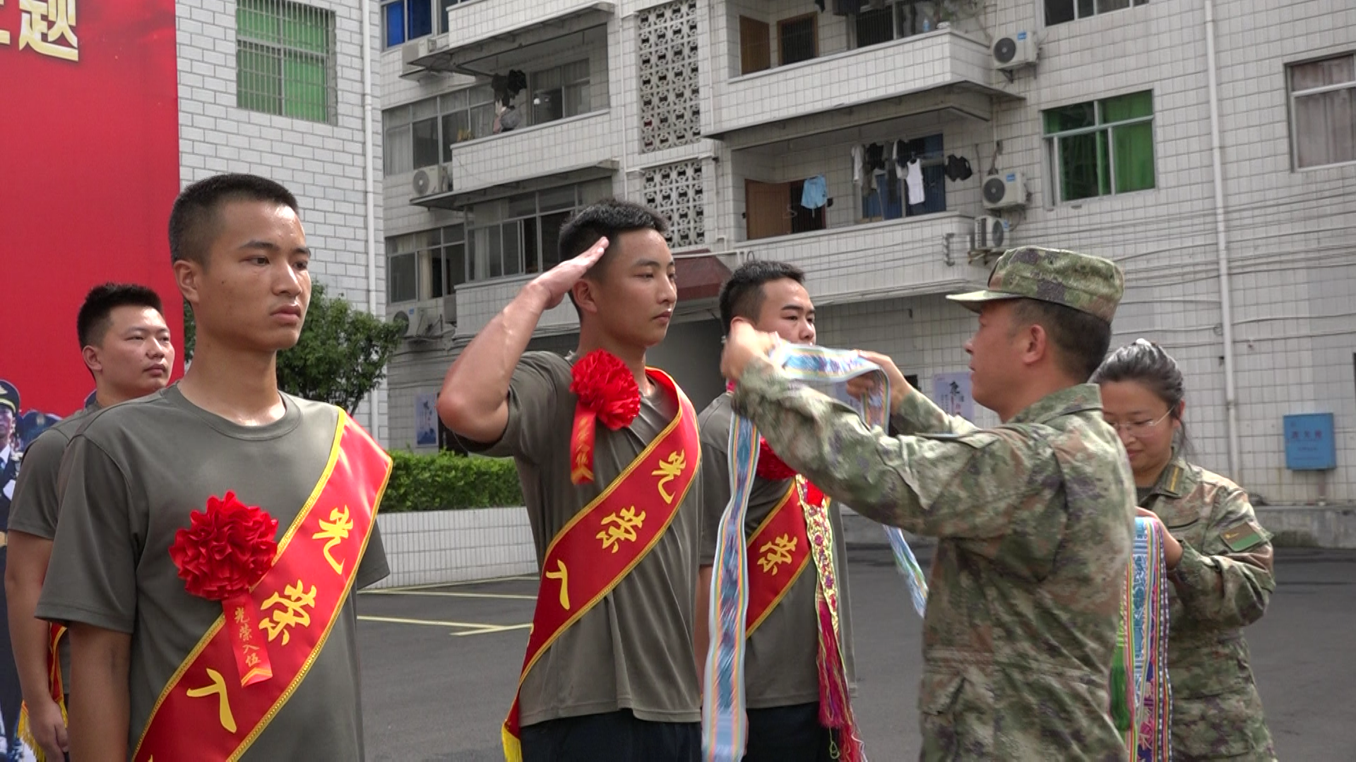 湘西古丈縣舉行2025年下半年“脫貧不忘黨恩，家富不忘報(bào)國(guó)”主題新兵歡送儀式