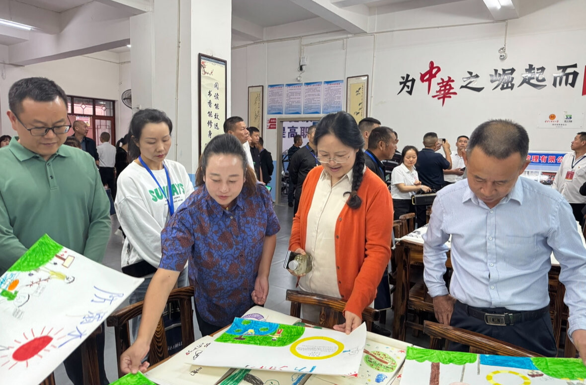全省村（社区）干部示范培训班(第三期)在湘西古丈县举行