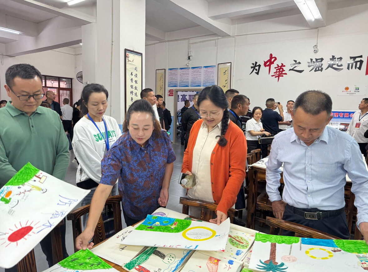 全省村（社区）干部示范培训班(第三期)在古丈县举行