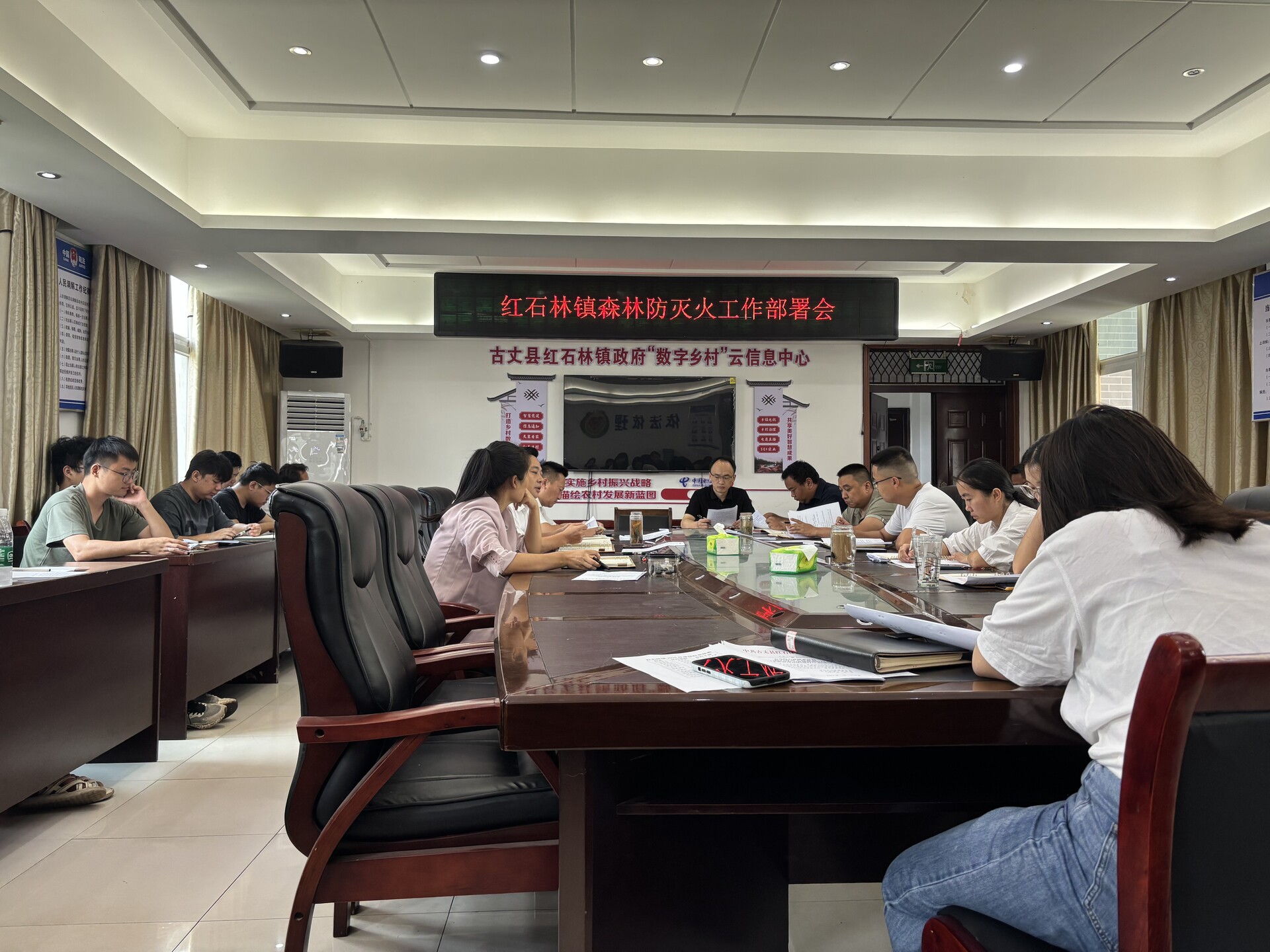 筑牢安全防线 守护绿色家园——红石林镇组织开展秋季防火演练