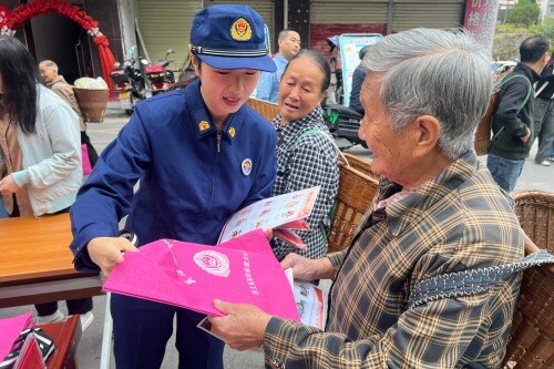 湘西古丈县“赶集式”宣传进社区 消防知识精准送达百姓家门