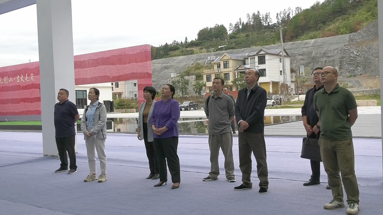 州人大常委会主任吴凌频来古丈县调研茶叶产业链建设