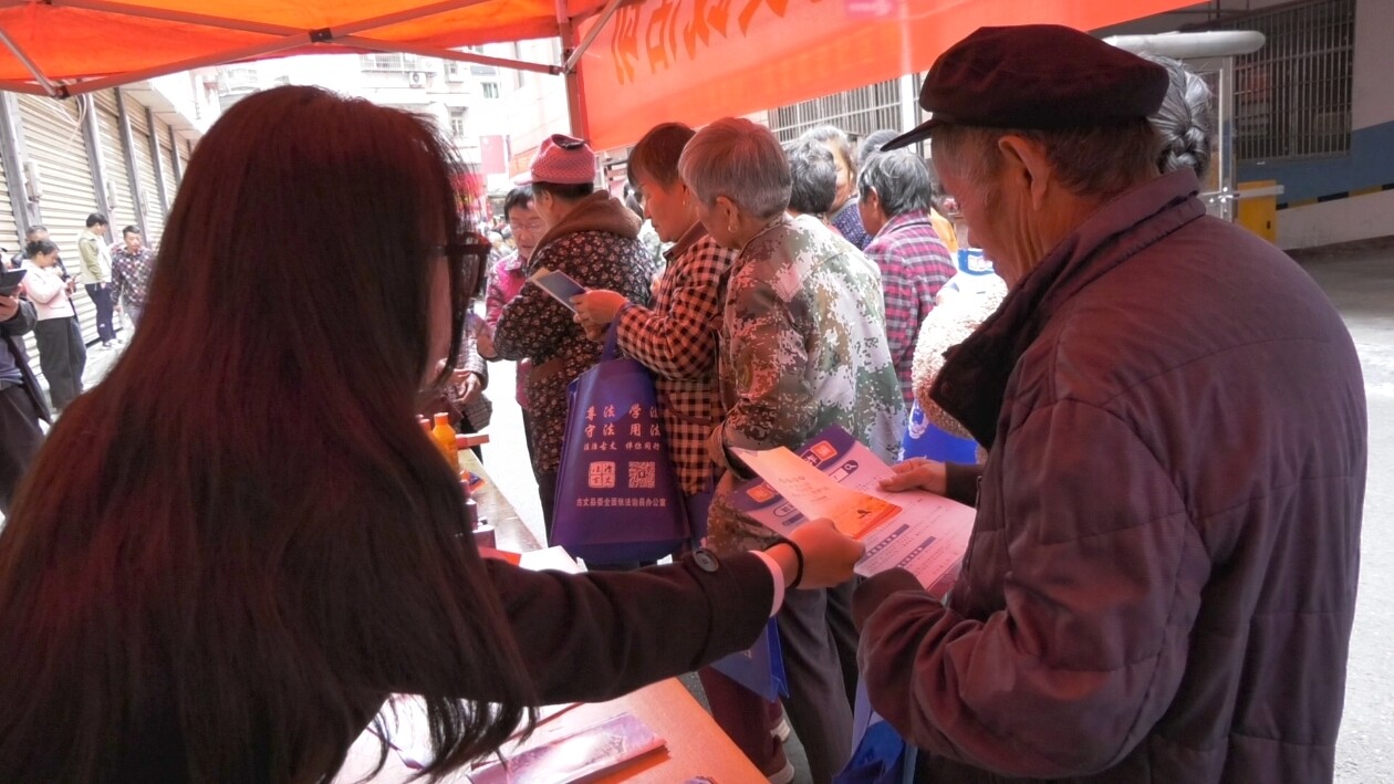 阳光社区举办“情暖重阳”活动 敬老爱老暖意浓