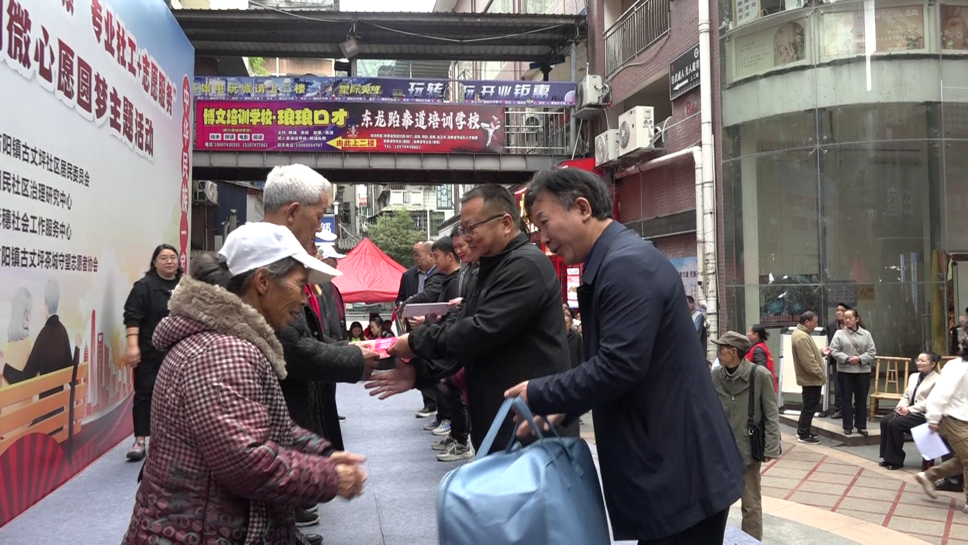 古丈坪社区：“双百微心愿” 重阳佳节传温情