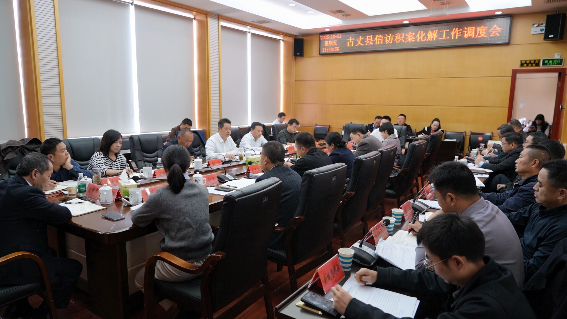 滕朝辉在全县信访积案化解工作调度会上强调：压紧压实工作责任 分批分类施策攻坚 全力以赴化解信访积案