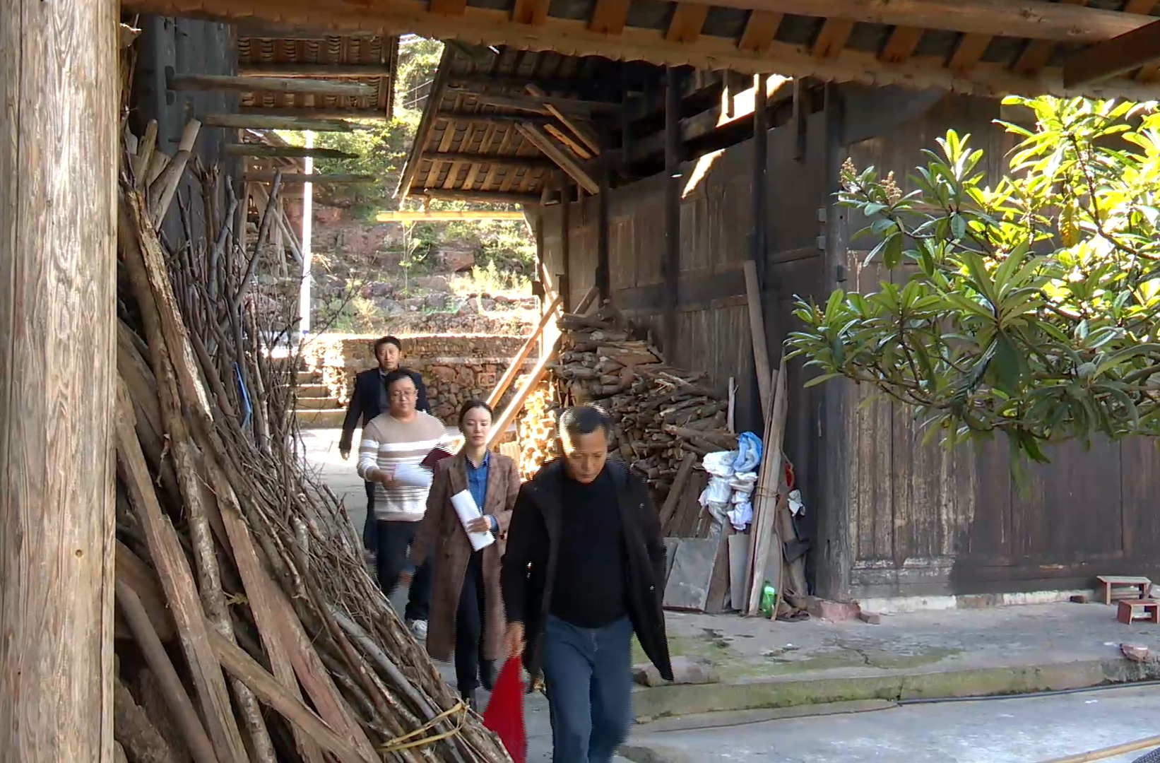 【“镇”在振兴】坪坝镇：党建舞动“红色引擎” 苗乡绘就振兴新画卷