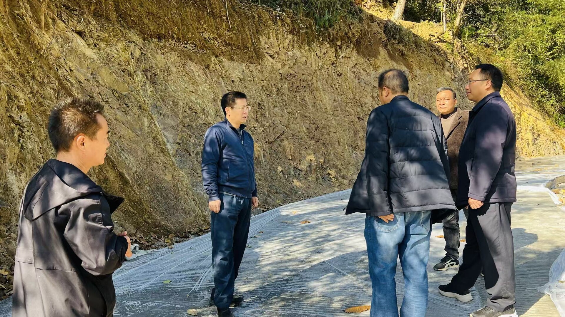 陈建新调研巩固拓展脱贫攻坚成果同乡村振兴有效衔接和农村公路建设工作