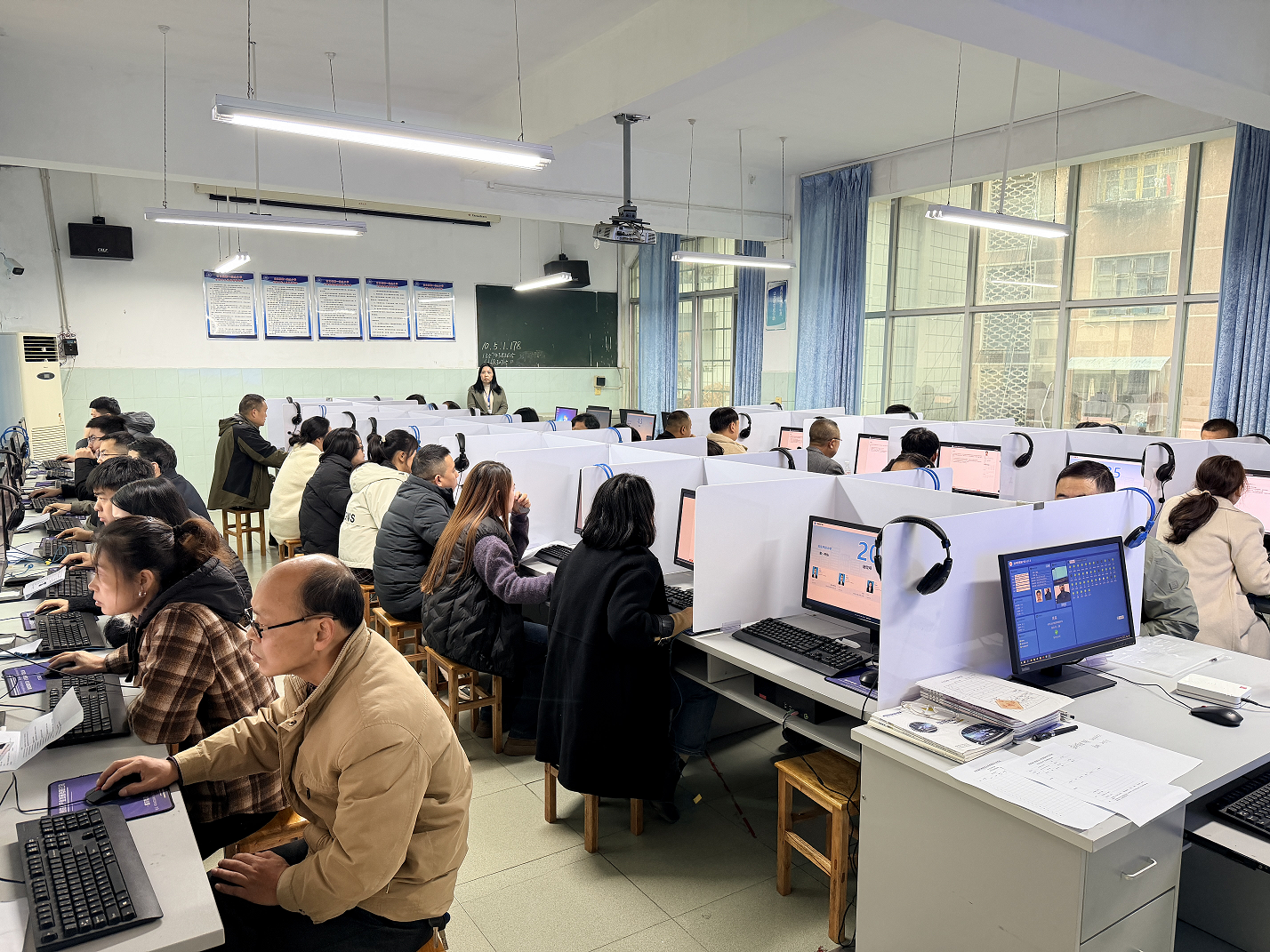 以考强能筑根基 规范执法优营商——湘西古丈县行政执法人员资格考试有序开考