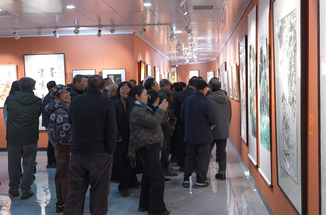古丈县美术馆开馆暨“墨润茶乡、画里古丈”书画展启幕