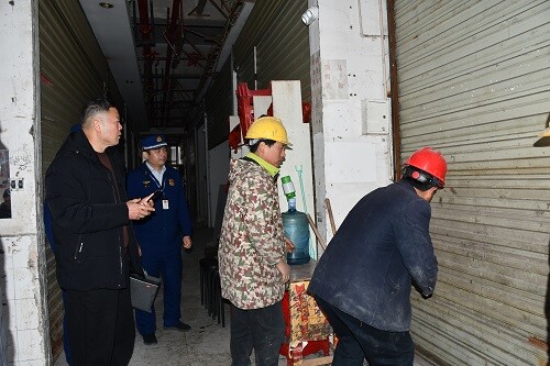 湘西古丈县开展联合执法 筑牢古丈民族大市场冬季消防安全防线