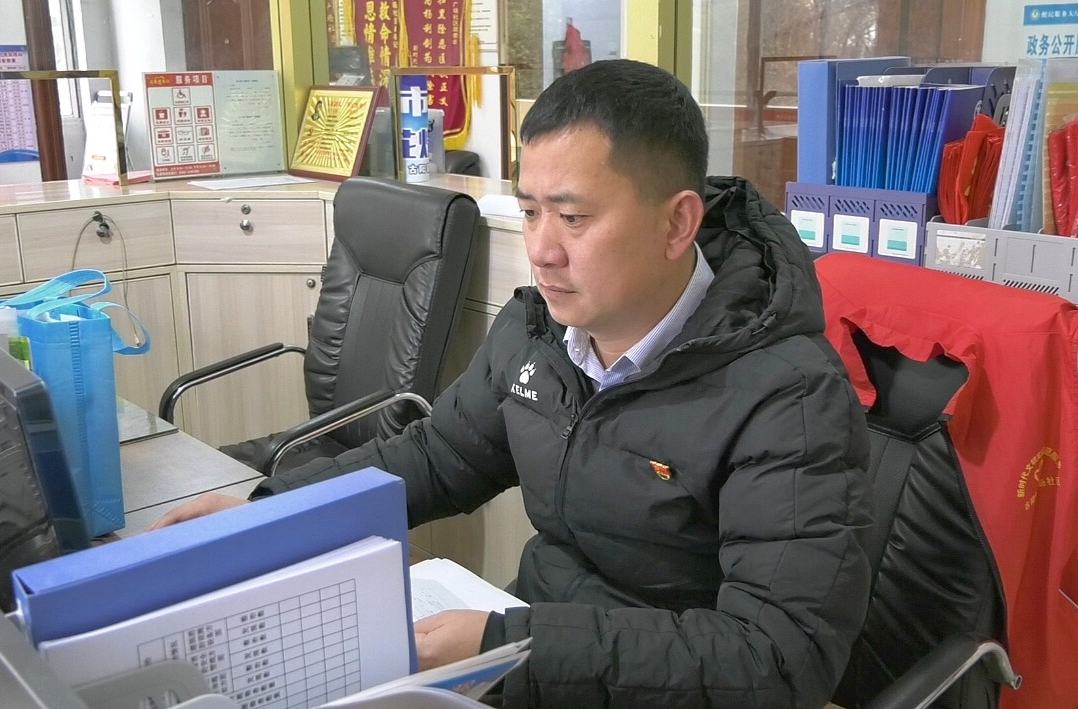 【聚焦两会 · 代表风采】扎根社区践初心 履职为民显担当