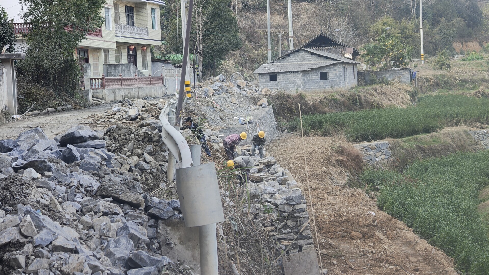 古丈县龙鼻至坪坝镇公路拓宽工程进展顺利