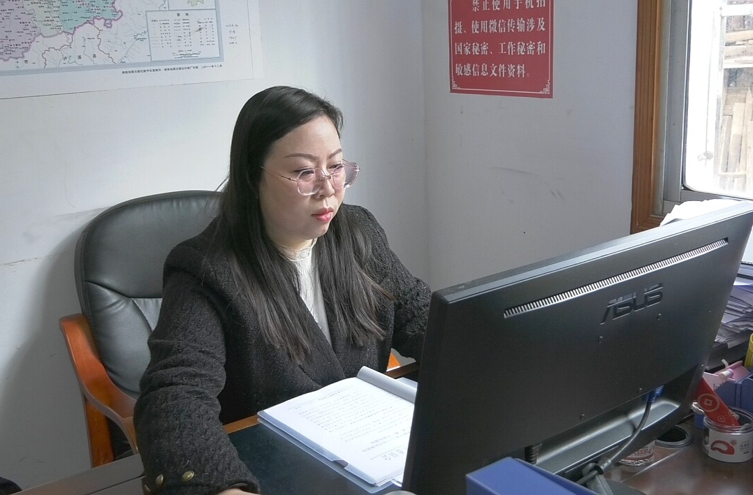 【聚焦两会 · 委员风采】双岗践初心 实干显担当