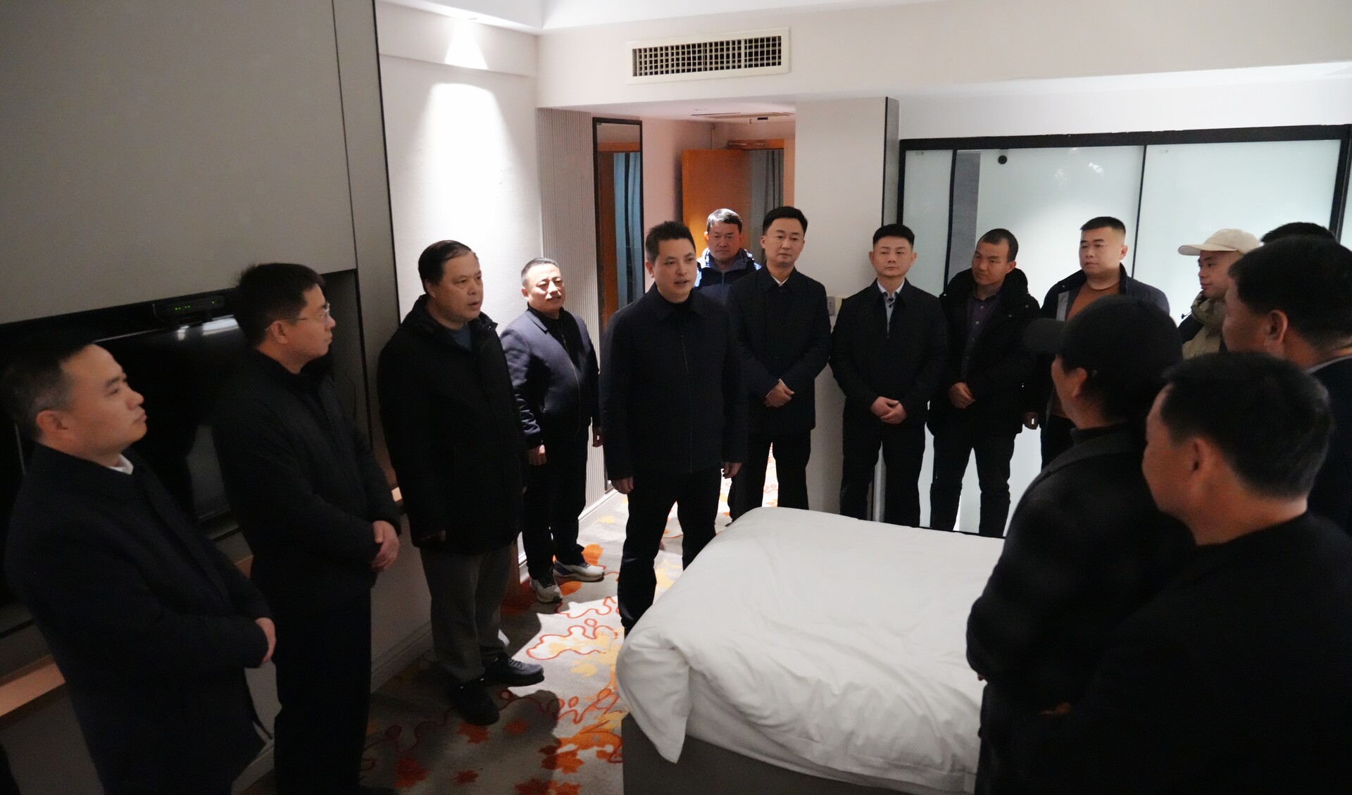 凝心聚力商大计 履职尽责绘新篇 ——滕朝辉看望出席县政协十届六次会议委员