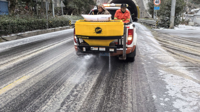 古丈县公路建设养护中心：以雪为令 全力保障道路安全畅通