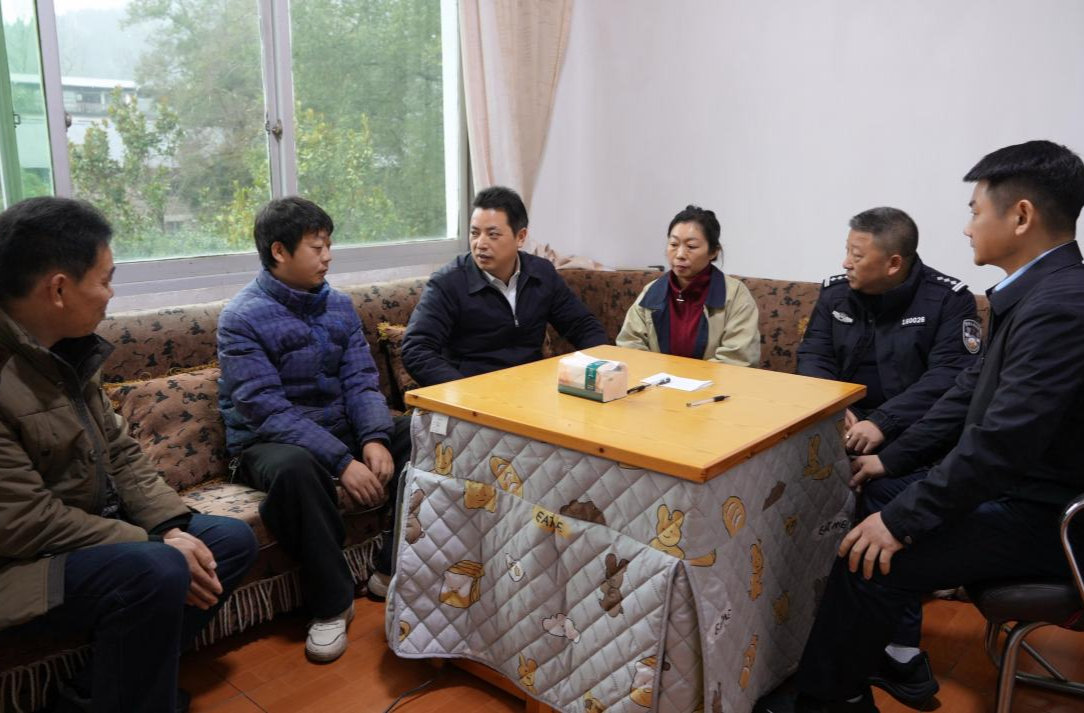 滕朝辉开展节前走访慰问及项目调研 新春送暖到基层 一线调研促发展