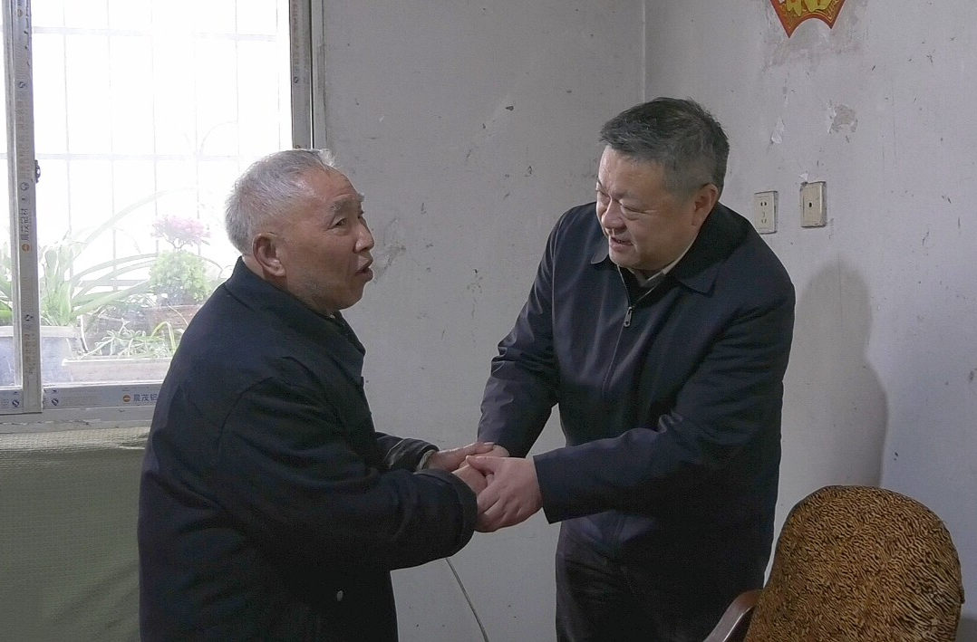省委宣传部副部长、省文明办主任黄海到古丈县开展走访慰问