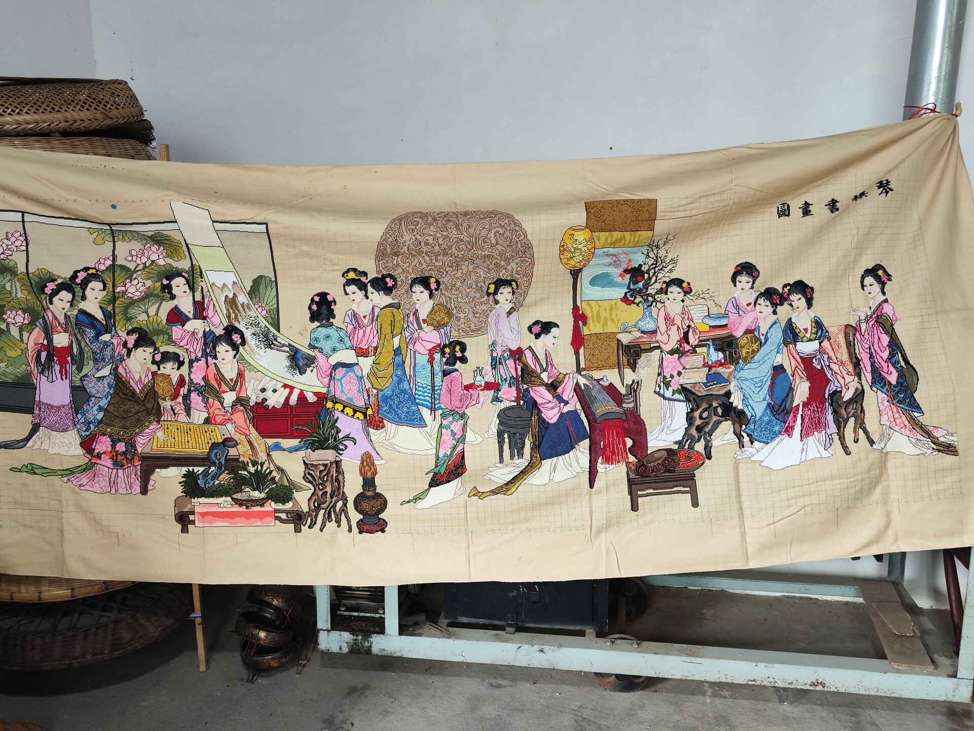 湘西古丈县坪坝镇对冲村绣花打带工坊开展非遗传习活动