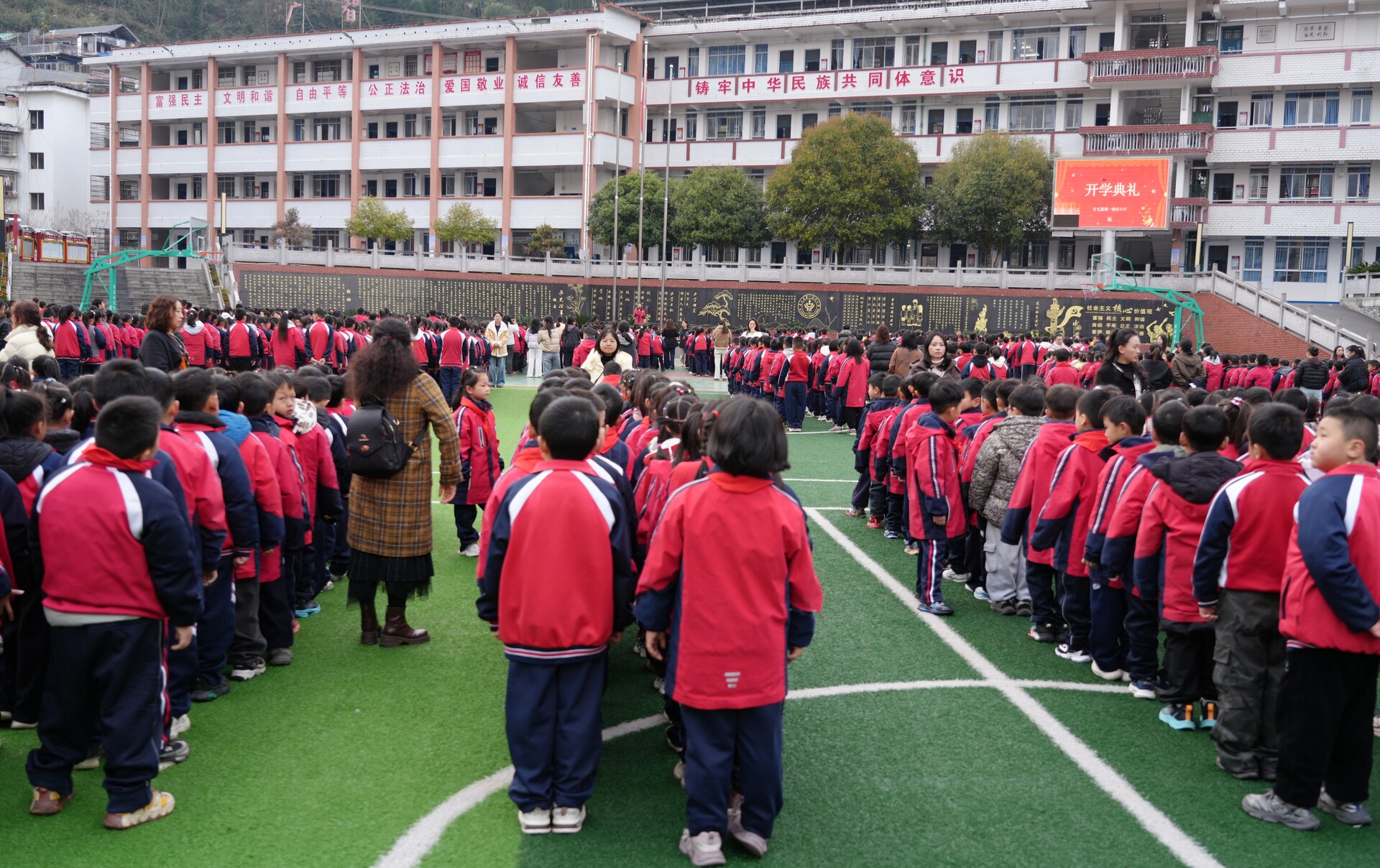 法护幼苗 筑梦启航——古丈县人民法院开展2026年春季“开学第一课”送法进校园活动