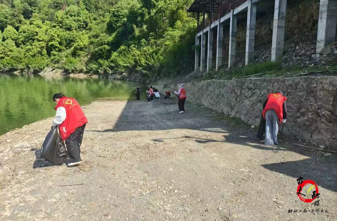 古丈坪社区全员行动 扮靓栖凤湖迎八方来客