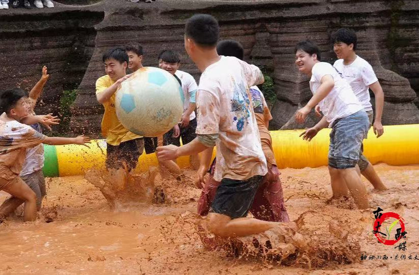 五一狂欢不停歇！古丈红石林“摸泥+非遗”解锁文旅新体验
