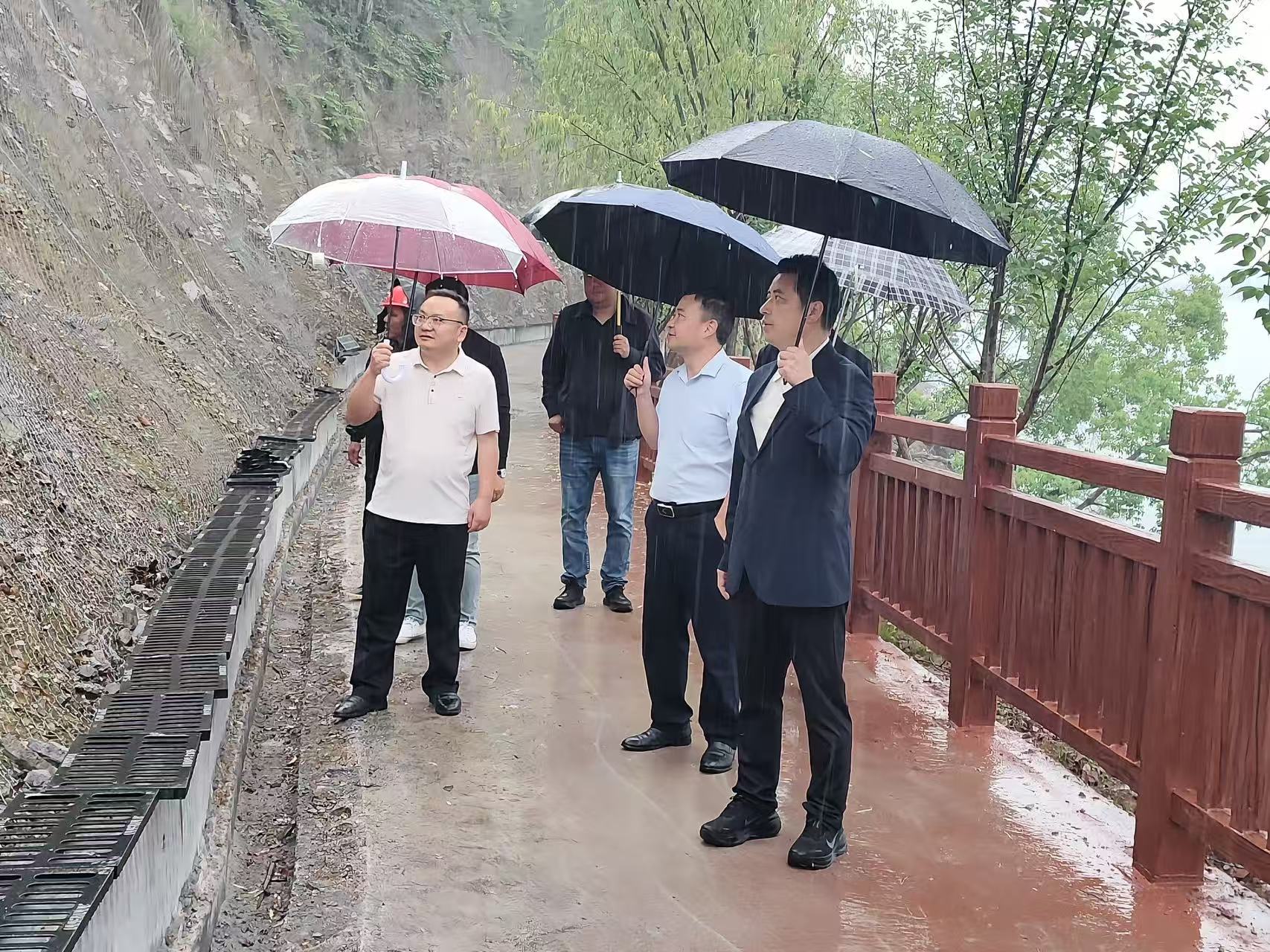 滕朝辉在督导检查安全生产工作时强调 狠抓排查整治不松懈  坚决守住安全发展底线
