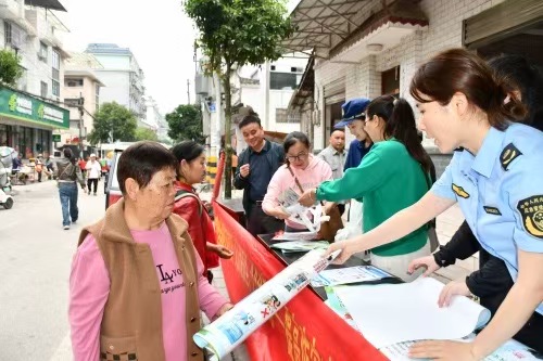 湘西古丈县多部门联合开展第18个全国防灾减灾日集中宣传活动 筑牢基层安全防线