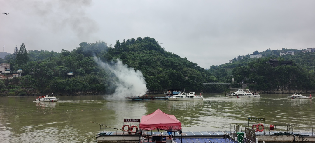 湘西州举行汛期水上交通应急搜救演习
