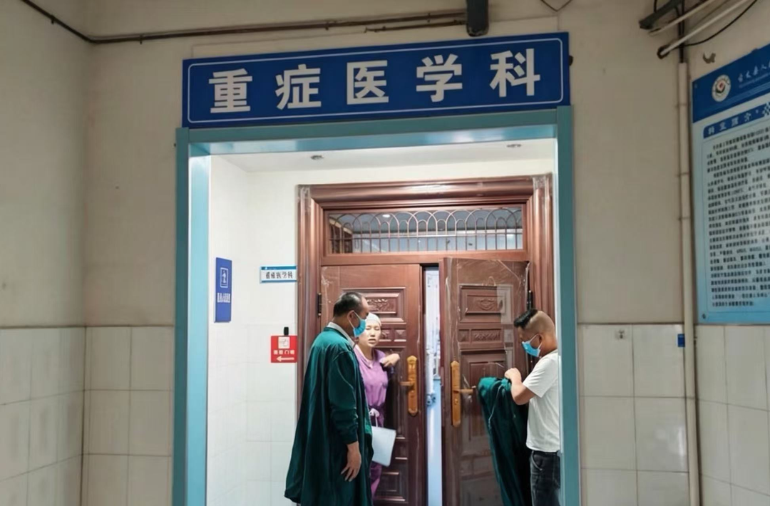 古阳镇古丈坪社区全力配合救助摔伤独居居民
