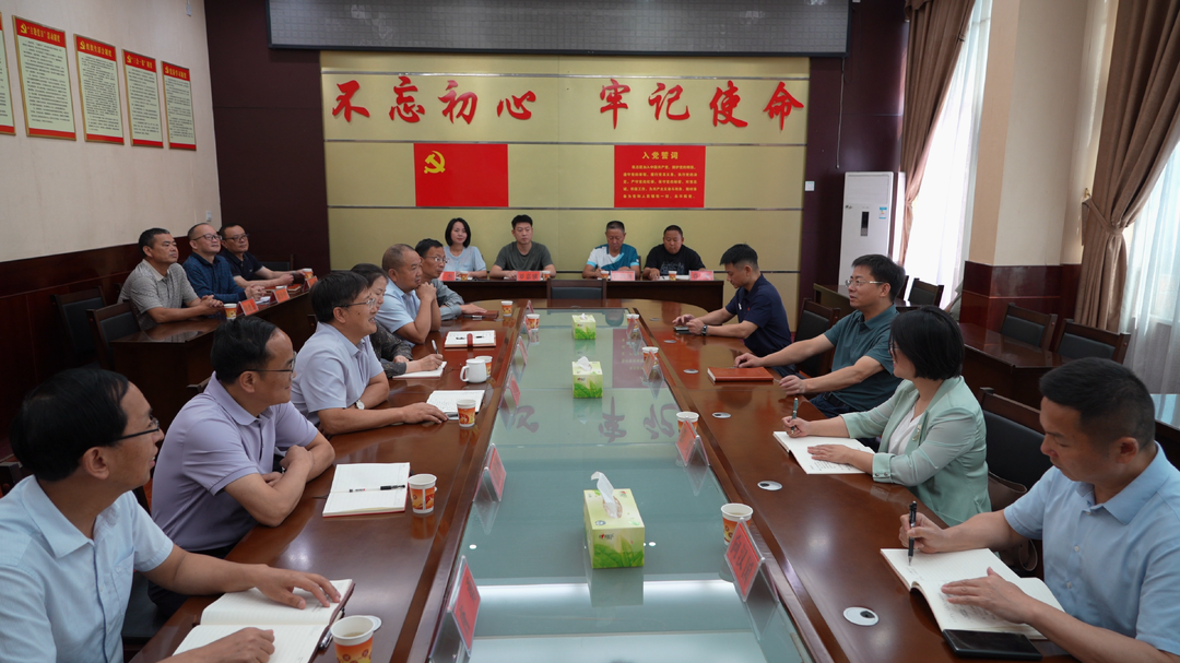 陈建新、彭君到县人大常委会、县政协机关走访调研