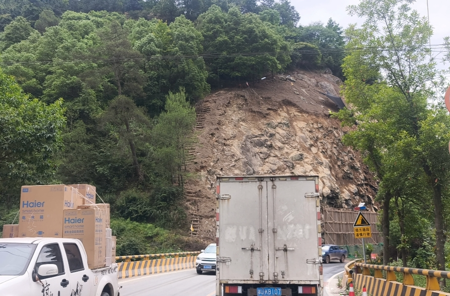 古丈：护航黄金旅游线 公路部门攻坚G352国道塌方偏坡治理