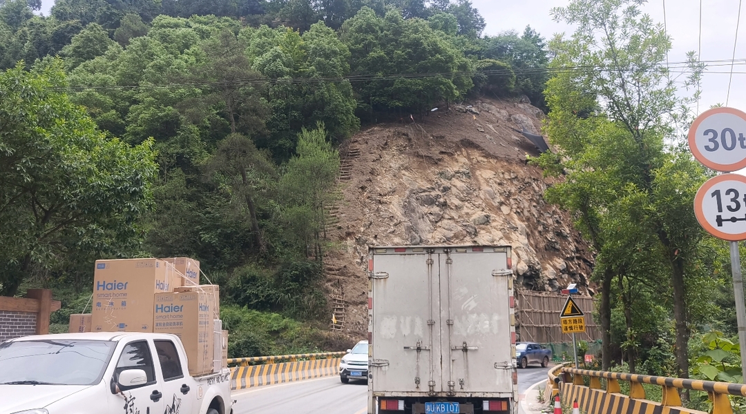 湘西古丈：护航黄金旅游线 公路部门攻坚G352国道塌方偏坡治理