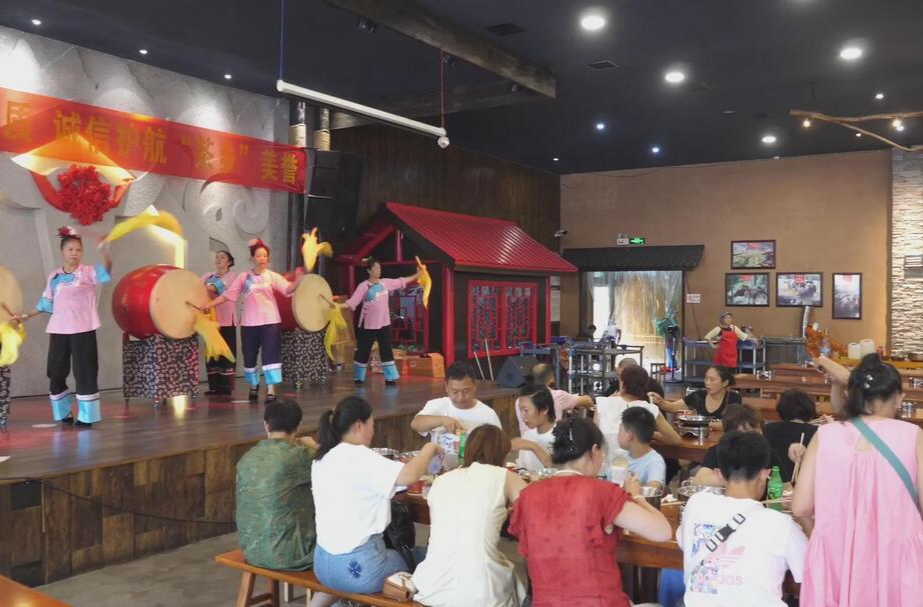 古丈苗寨端午迎客 民俗旅游持续升温