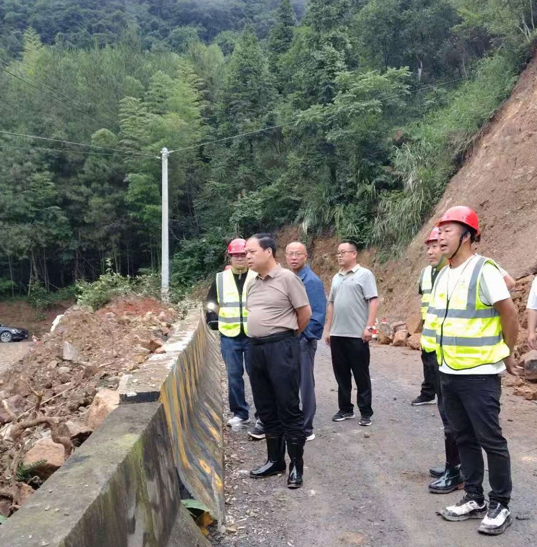 张卫华调研S318古丈岩头寨至古丈县城公路（一期）项目建设