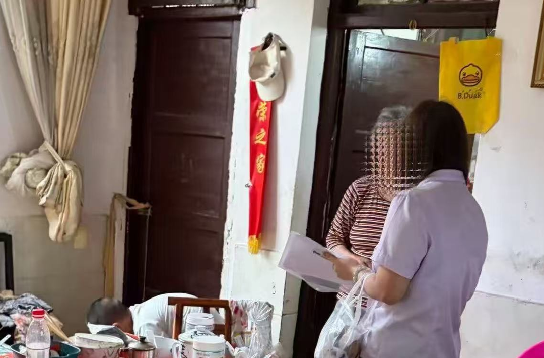 敲门入户送安全 网格守护保平安 ——湘西长行村镇银行古丈支行开展安全宣传入户行动
