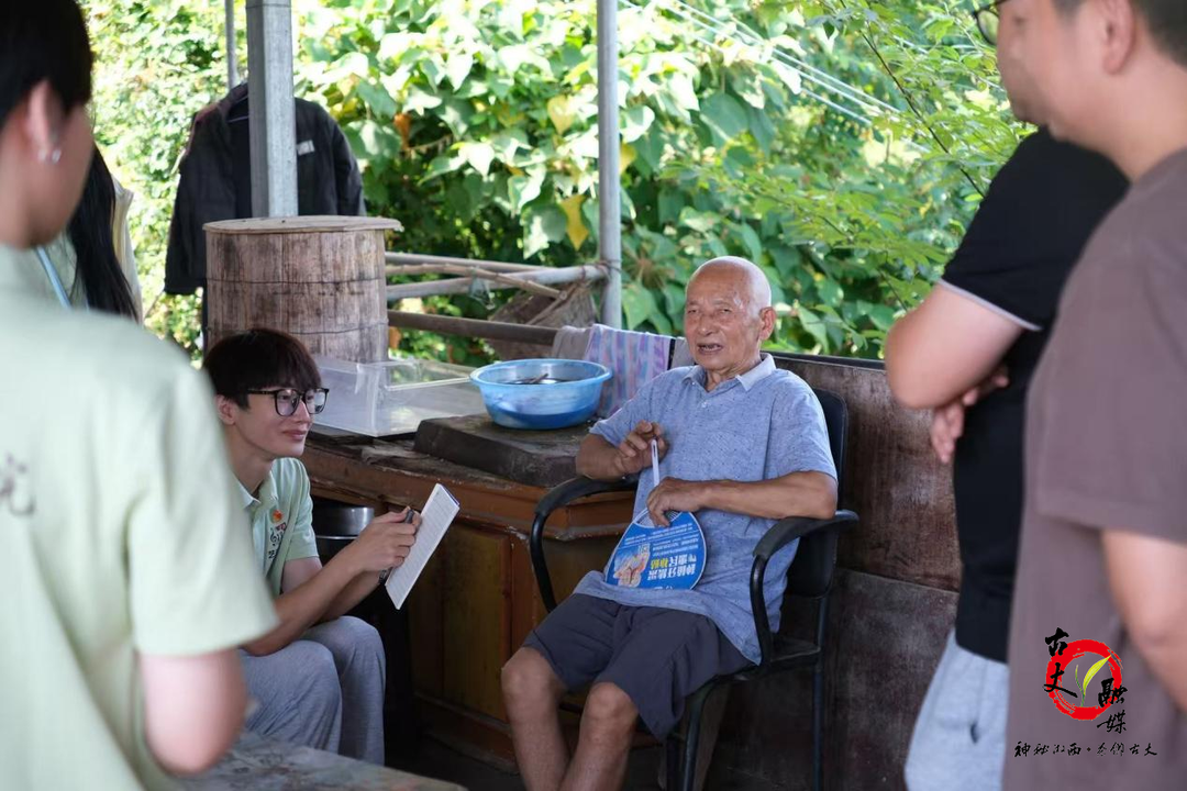 湖一师“艺润会溪”乡村振兴促进团调研走访会溪村高龄农户