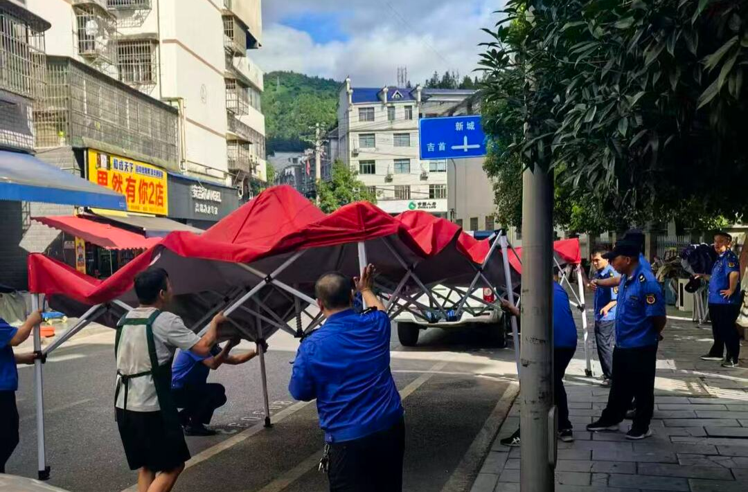 整治占道经营乱象 消除道路安全隐患