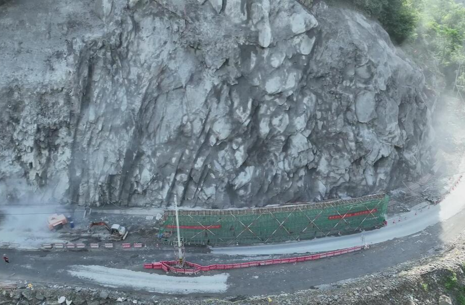 国道352古丈万岩塌方段排险完成 加固进入尾声
