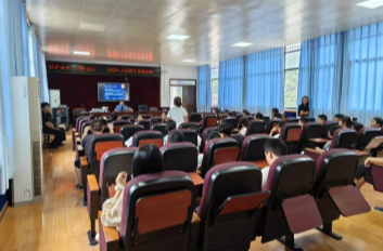 湘西古丈县岩头寨镇：法护未来 律伴成长