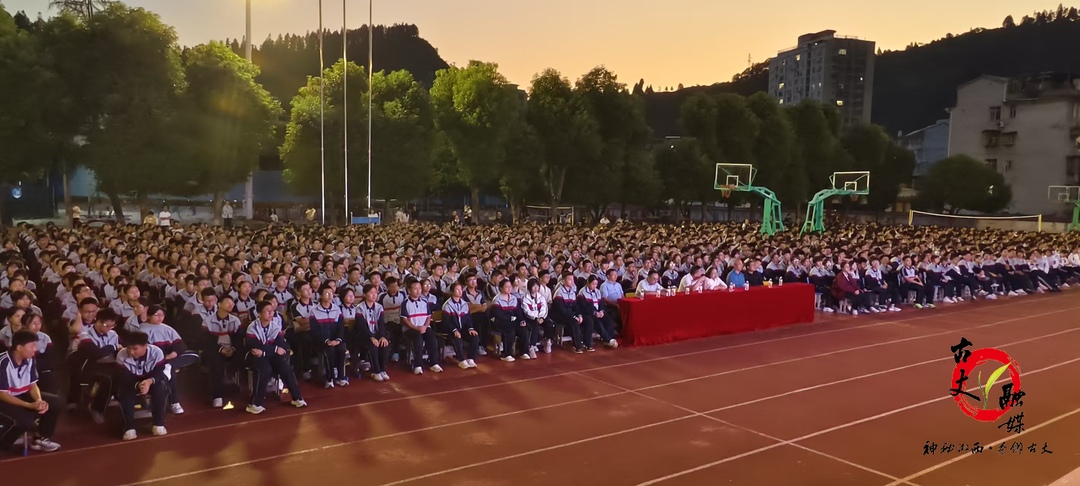 大山少年逐梦归来——古丈一中校友向鲁斌返校分享成长故事